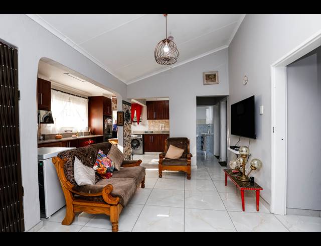 4 BEDROOM HOUSE FOR SALE IN HILLGROVE